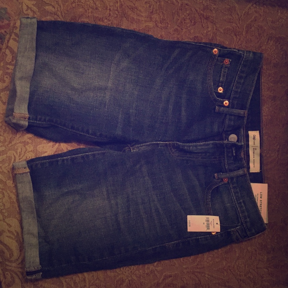 Never worn Gap Bermuda Shorts